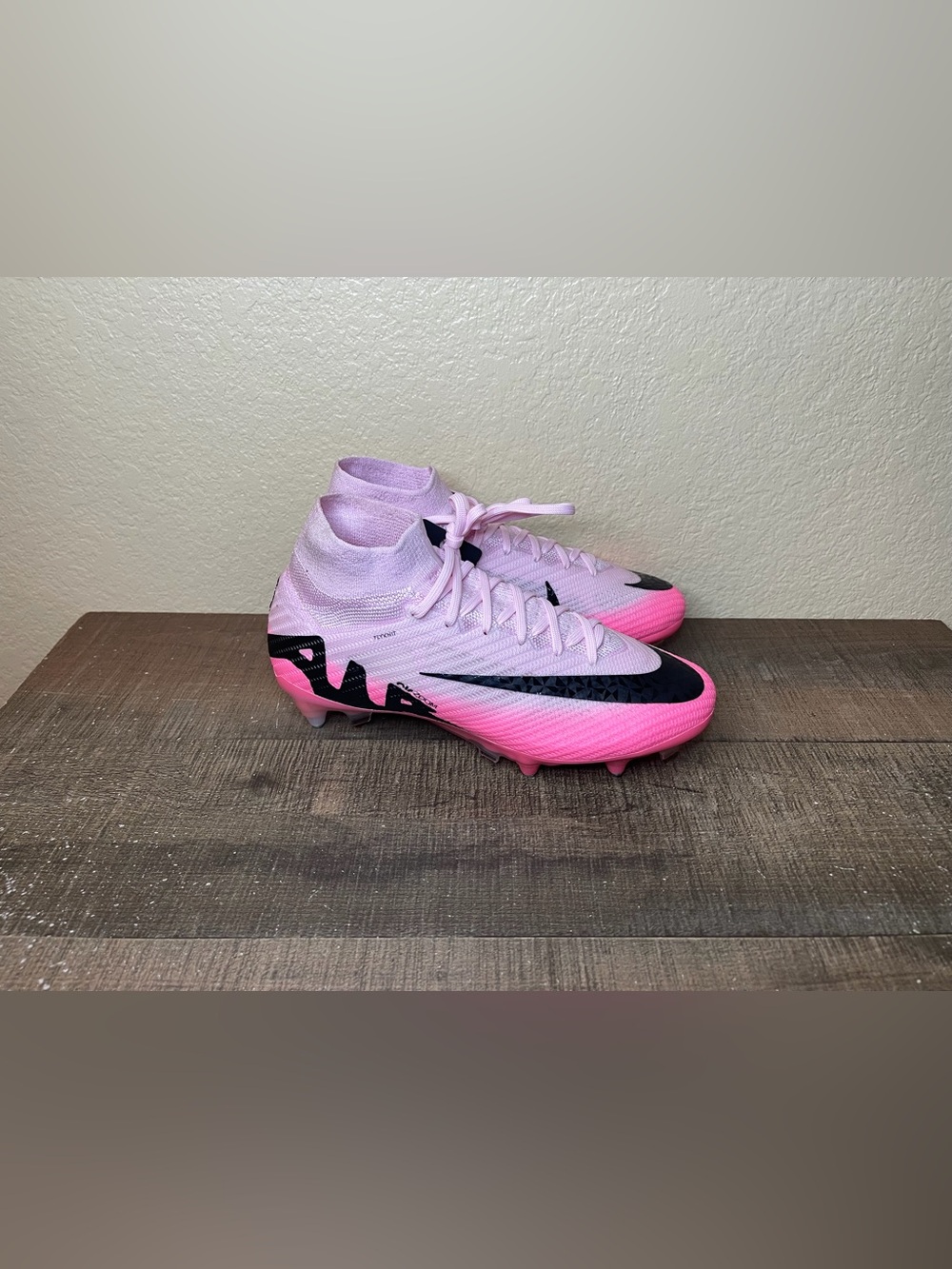 Nike Zoom Mercurial Superfly 9 Elite SG Pro AC Soccer
- Size: 5.5 Men / 7 Women.